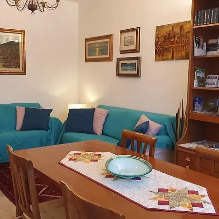 Spazi Generosi In Quartiere Tranquillo - Lila Διαμέρισμα